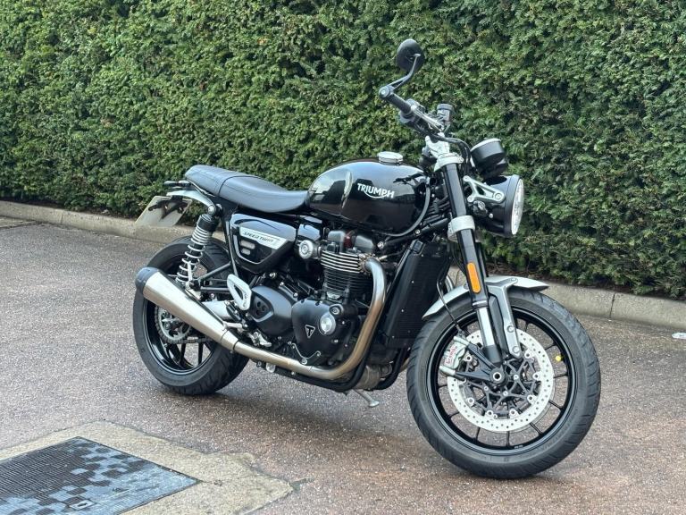 TRIUMPH SPEED TWIN 1200 - 2021 71 - LOW MILES - MODERN CLASSIC