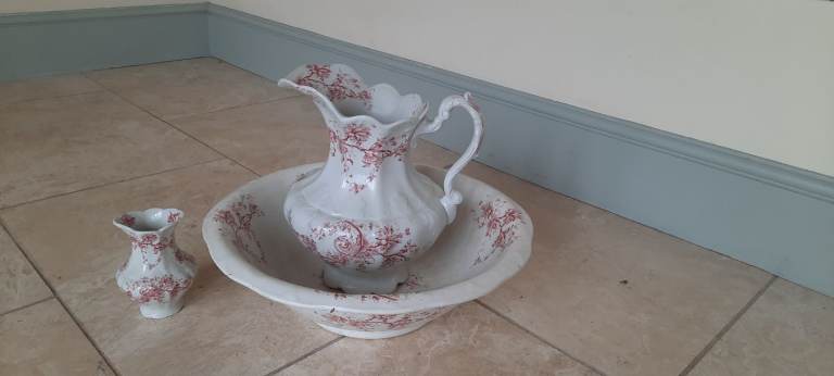 Vintage wash bowl, jug and tooth brush holder 