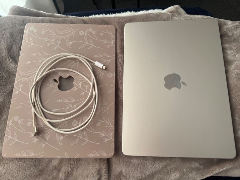MacBook Air M2 (2022) - Starlight