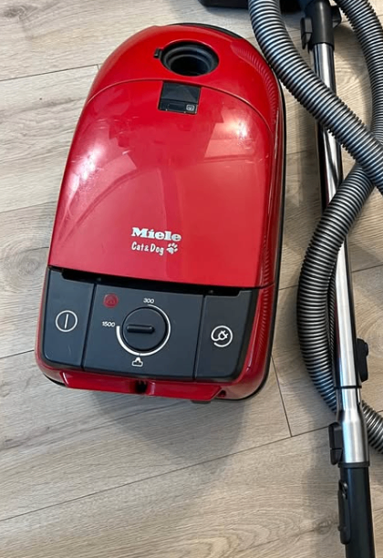 Miele Cat and Dog Vacuum Cleaner excellent condition