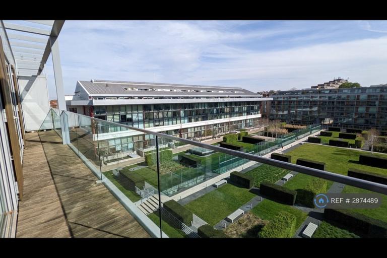 2 bedroom flat in Highbury Stadium Square, London, N5 (2 bed) (#2874489)