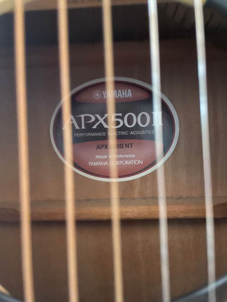 YAMAHA APX500II electro-acoustic guitar with case