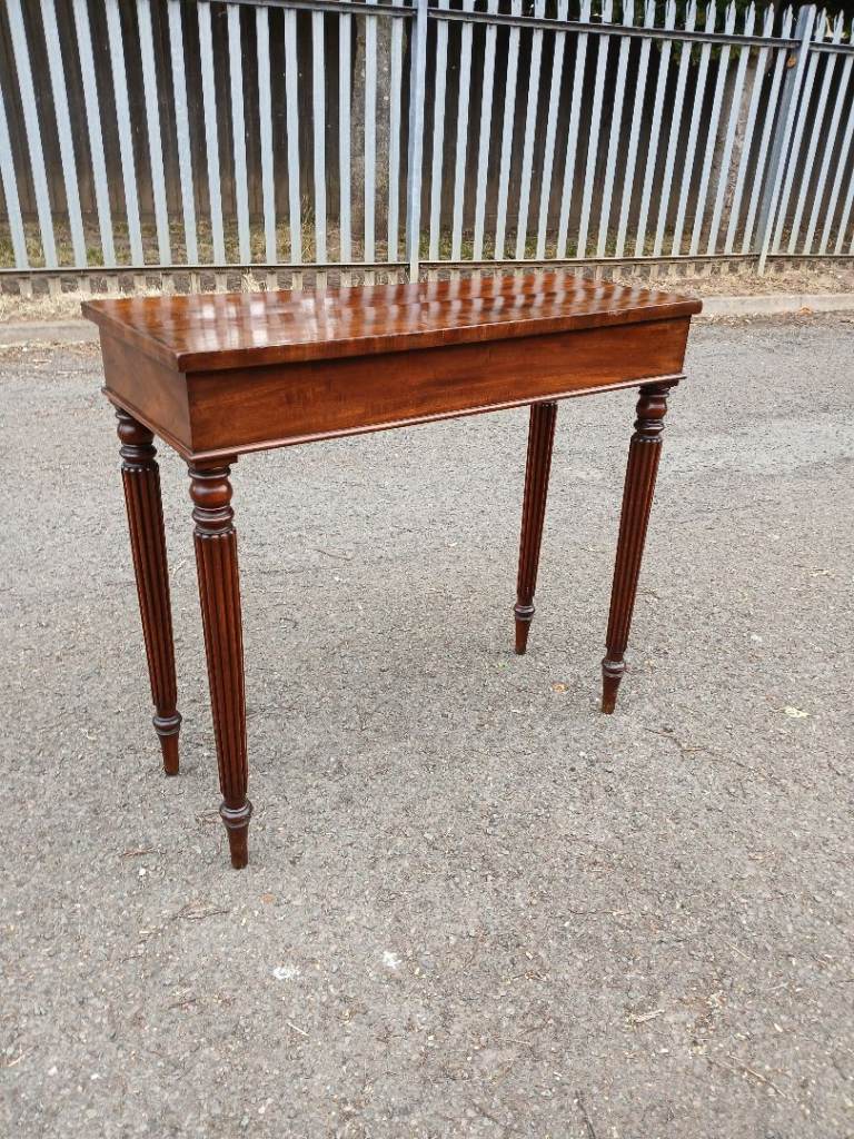 Quality Victorian Mahogany Side Table 