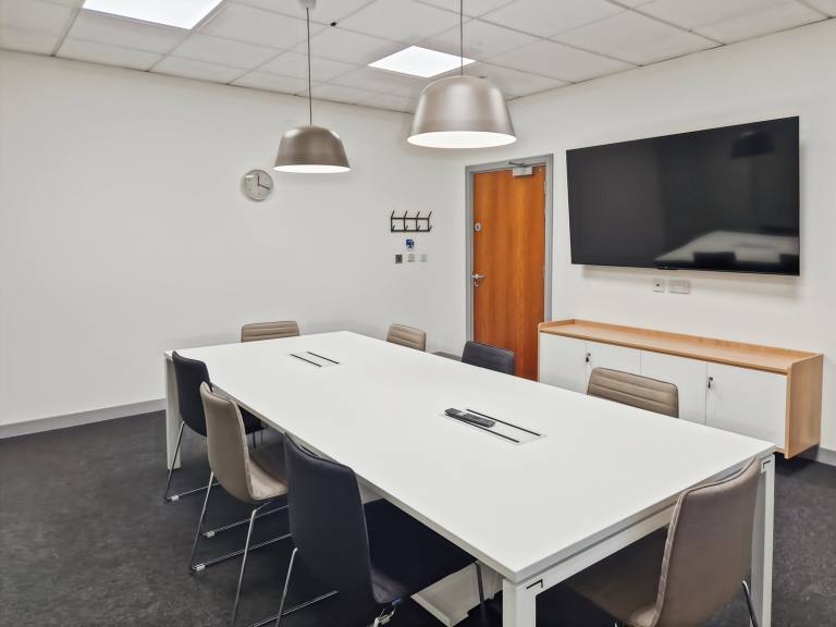 Lisburn - BT28 1FJ \ Private Office with 4 Desks