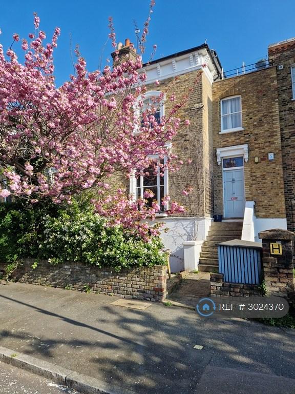 2 bedroom flat in Buckingham Road, London, N1 (2 bed) (#3024370)