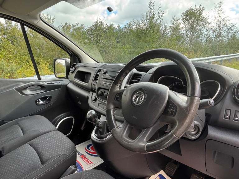 VAUXHALL VIVARO 1.6 CDTi 2700 BiTurbo ecoFLEX Sportive 2015