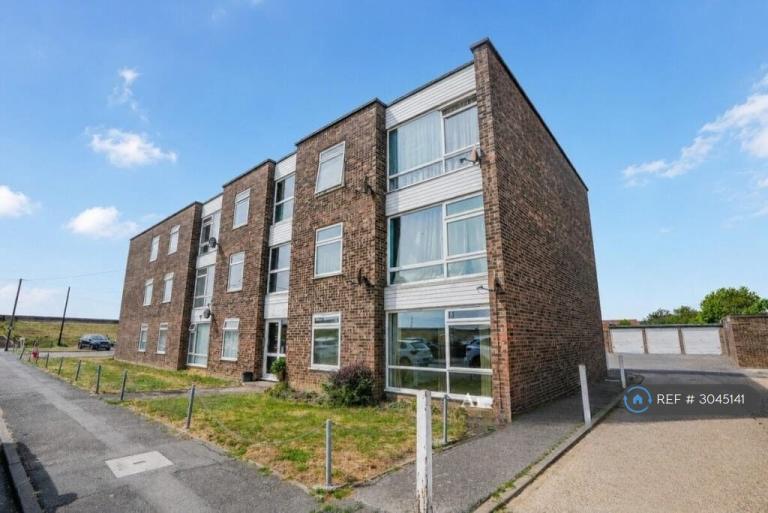 2 bedroom flat in Eastern Esplanade, Canvey Island, SS8 (2 bed) (#3045141)