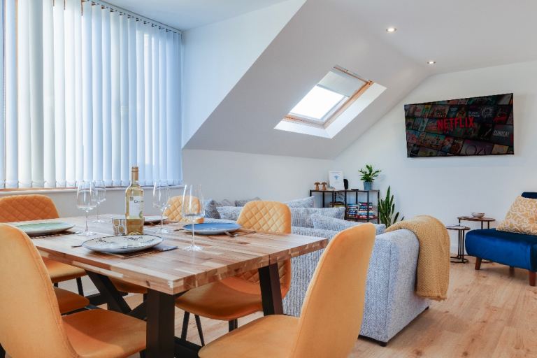 Fully Furnished 2-Bed Apartment in Belfast