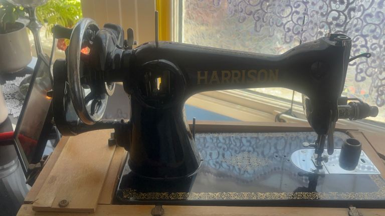 Vintage HARRISON Sewing Machine 