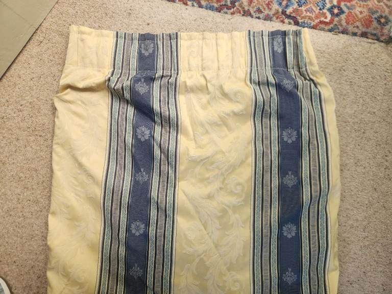 3 PAIRS LARGE BESPOKE MADE CURTAINS, FULLY LINED, MATCHING PELMET & TIEBACKS X 2 PLUS A NEW PAIR