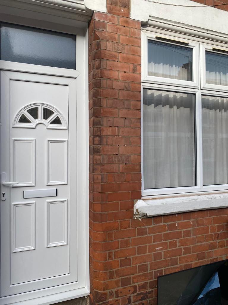 3 BEDROOM HOUSE HIGHFIELDS LE2 NICE CLEAN KITCHEN&GARDEN AVAILABLE ASAP 
