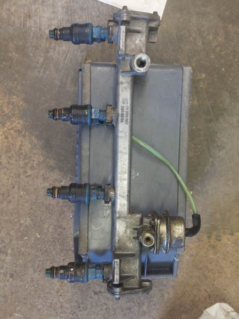 GM /Vauxhall Fuel Injection Rail & 4 Injectotors