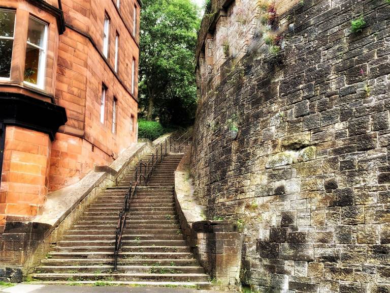 I bed Glasgow Flat Wanted for June 1st