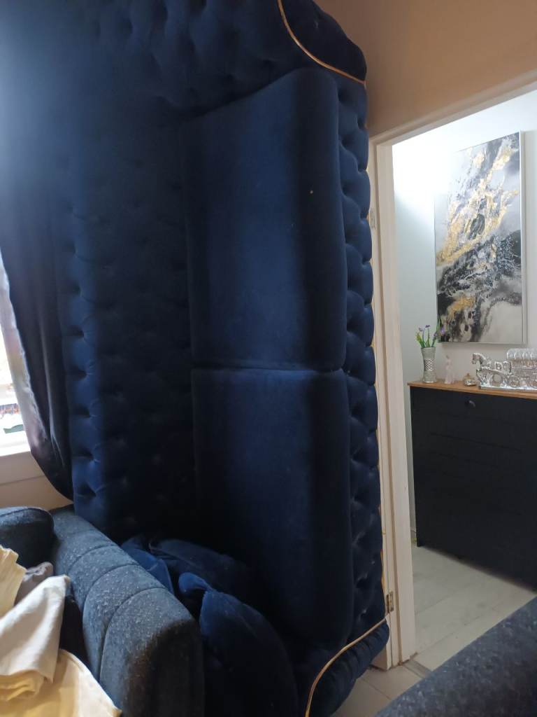 The grand very large sofa seats 5