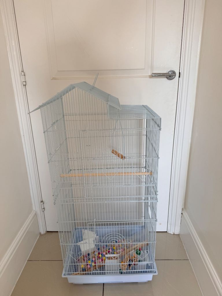 BRAND NEW LARGE AND TALL BIRD CAGE 