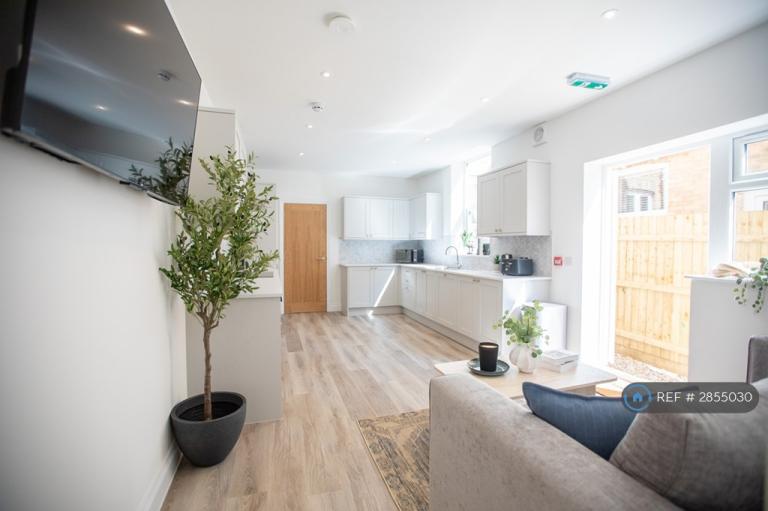 1 bedroom in Ashley Road, Poole, BH14 (#2855030)