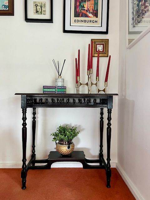 Small classic period table for upcycling £25