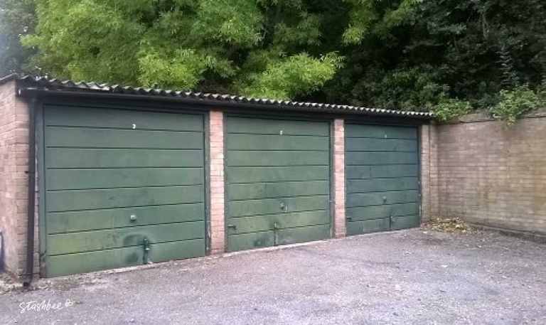Garage to rent in London (N21) | Stashbee