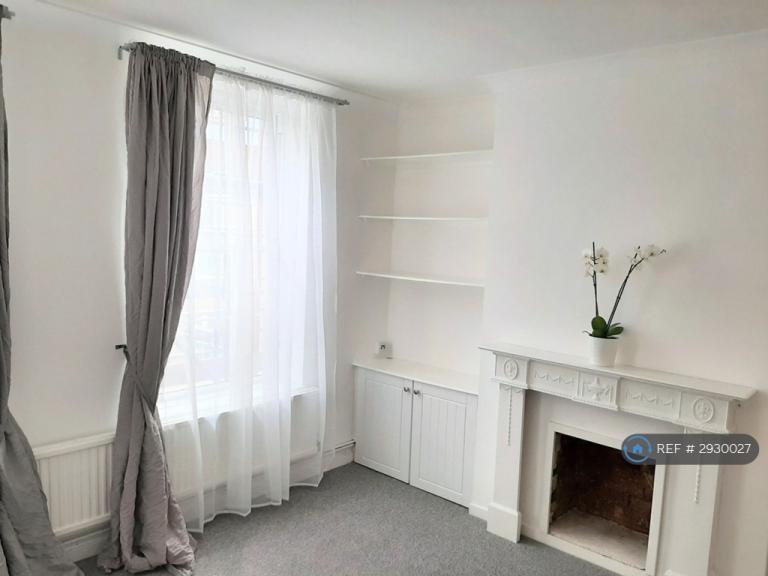 1 bedroom flat in Hazellville Road, London, N19 (1 bed) (#2930027)