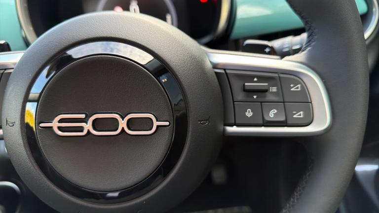 2025 Fiat 600 1.2 MHEV SUV 5dr Petrol Hybrid e-DCT Euro 6 (s/s) (100 ps) SUV Hybrid Automatic