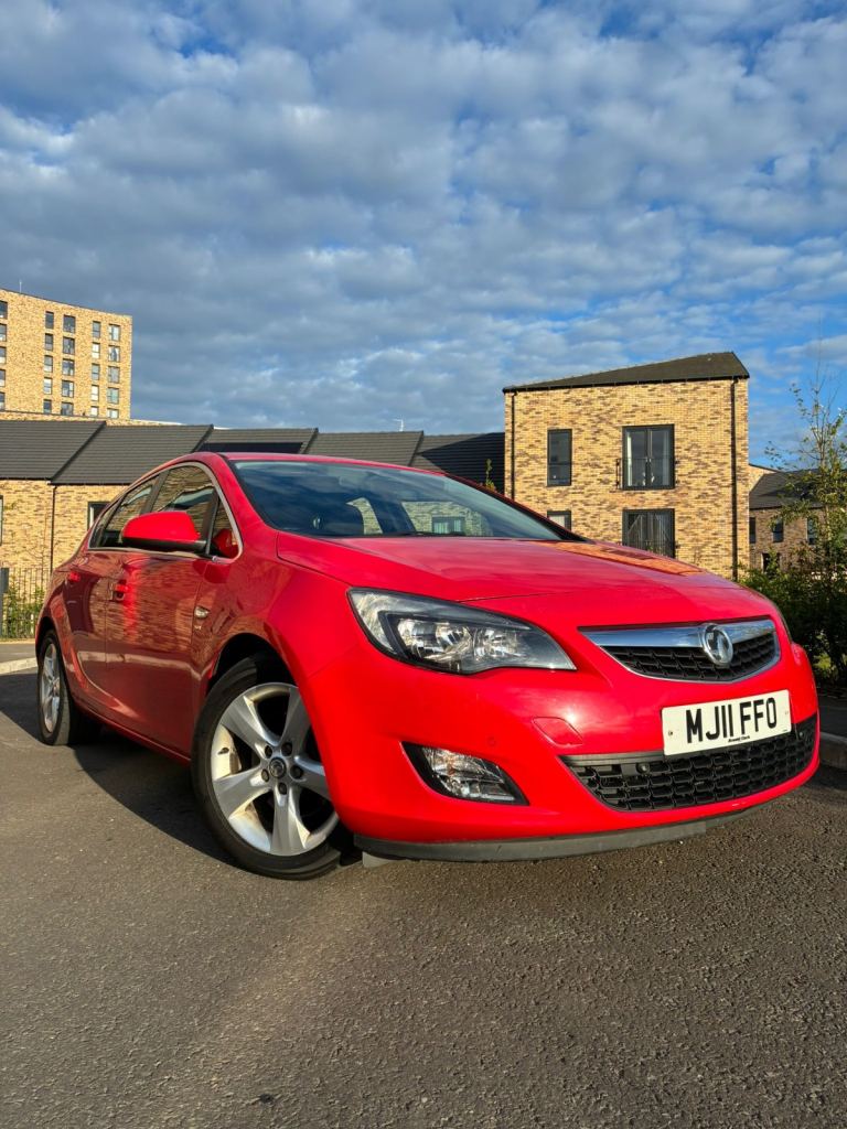 Vauxhall Astra SRI 2011 automatic HPI clear full service history with 10 stamps only 2 owners!