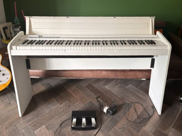Korg electric piano LP180