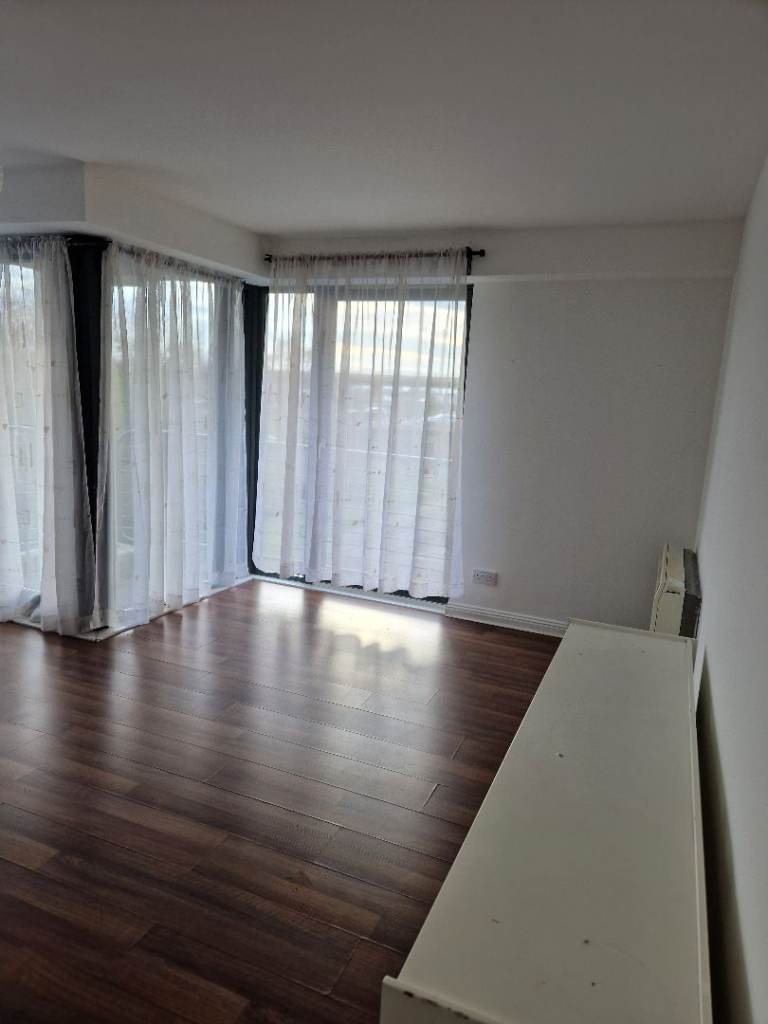 Large and spacious 3 double bedroom flat to rent