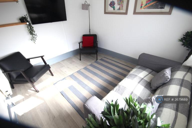 5 bedroom house in Harold Road, Southsea, PO4 (5 bed) (#2679689)