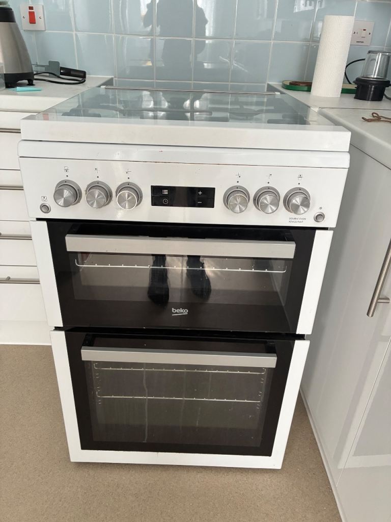 Beko White Gas Cooker with Double Oven – As Good As New