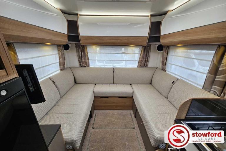 2 Berth, 2 seatbelts, Rear Lounge