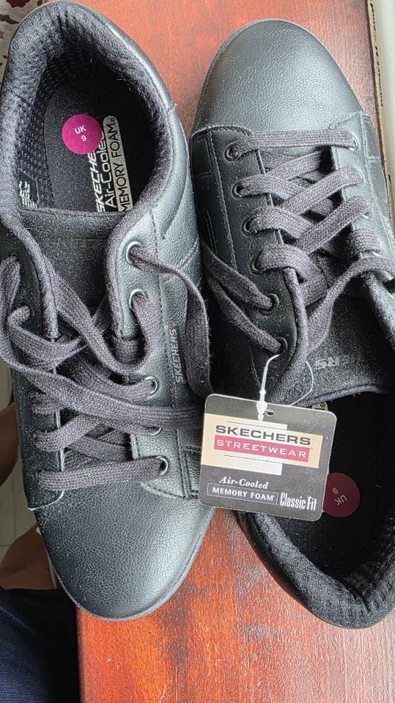 Sketchers Mens Size 9
