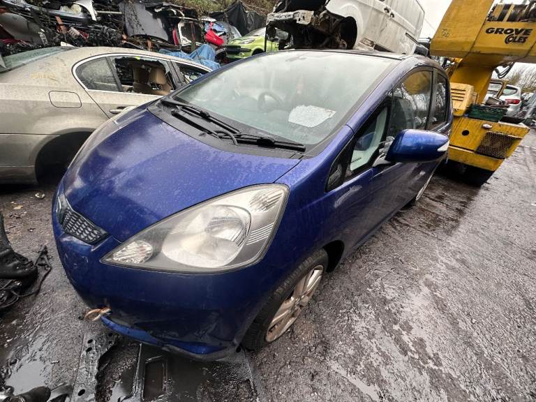HONDA JAZZ 2009 1.3 PETROL BREAKING FOR PARTS 