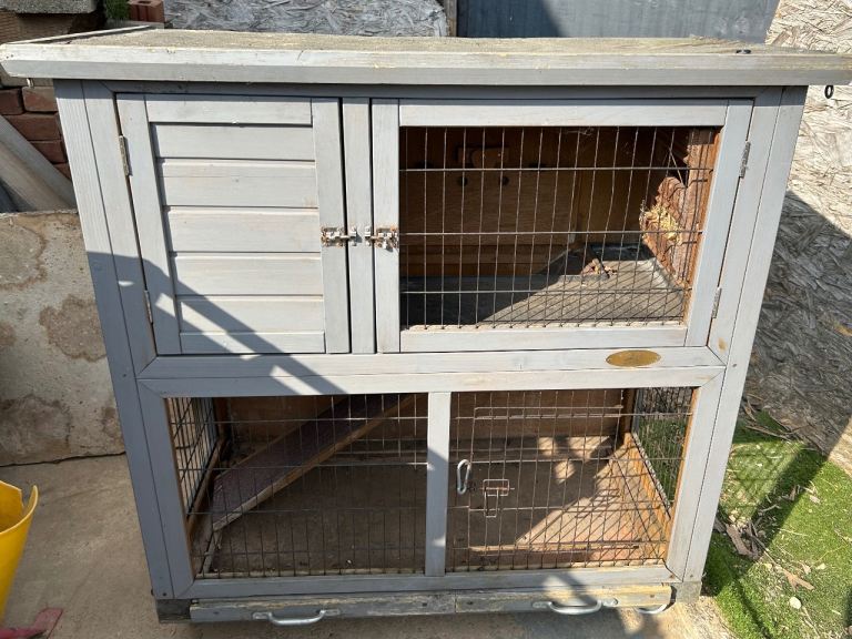 Hutch - double storey
