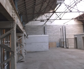 Industrial Unit to Let over 2 floors approx 4000 sq ft Roller Shutter Front BS16