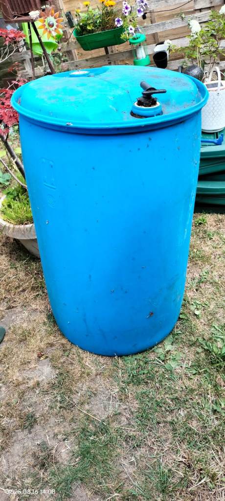4x 205 litre 45gallon plastic barrel £5 each water butt, fuel tank 