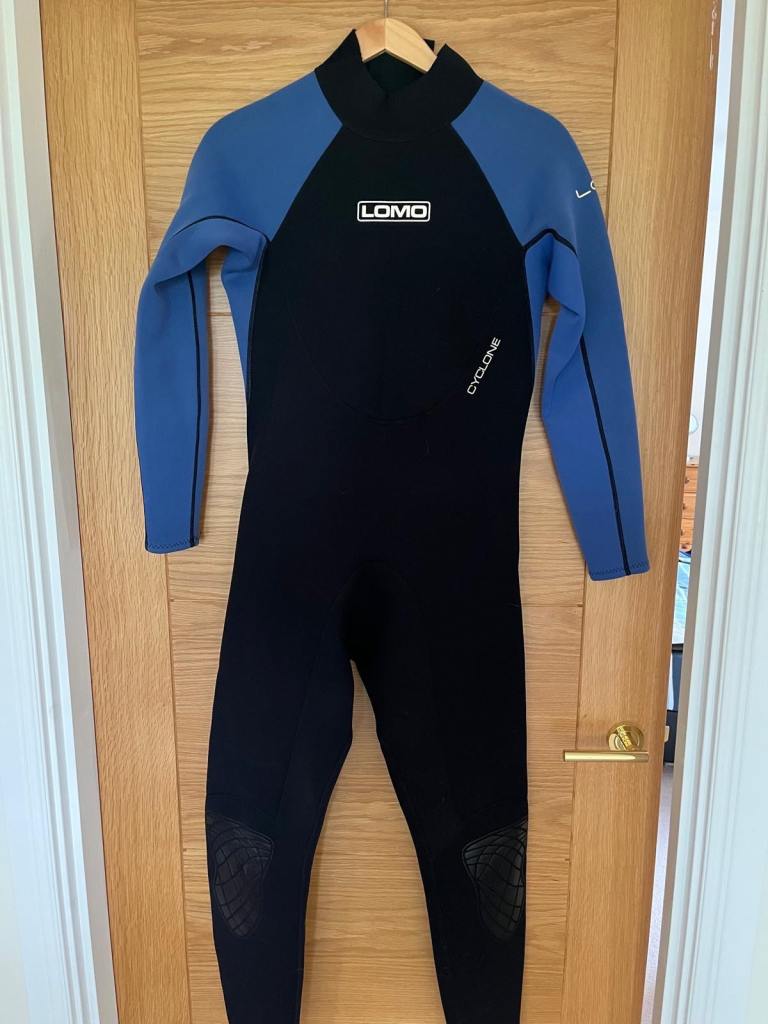Men’s wet suit medium size