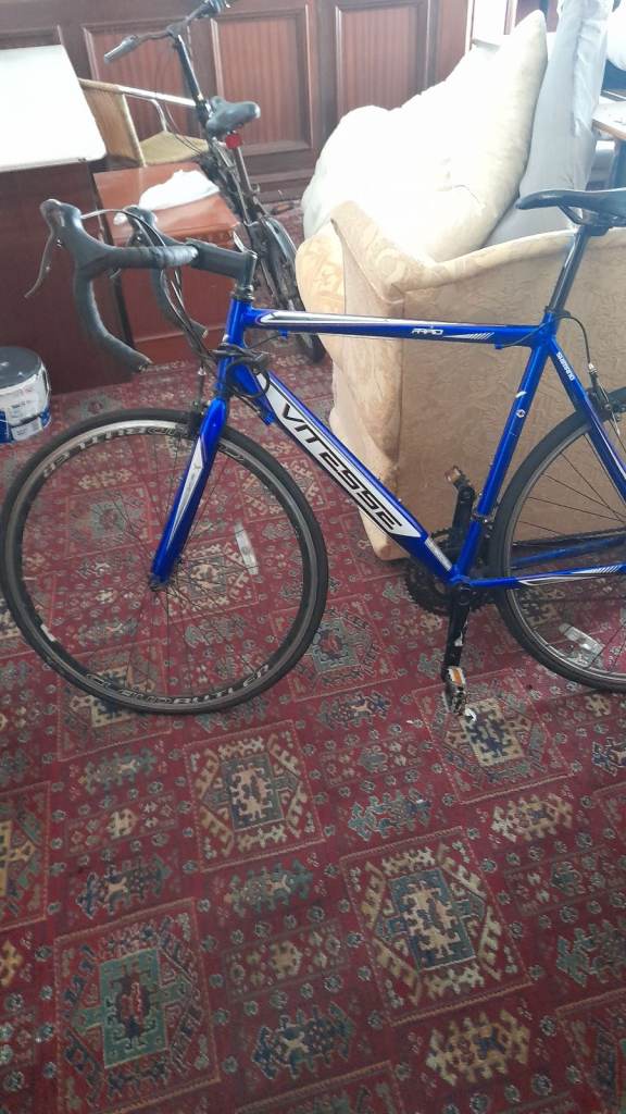 Vitesse unisex road bike