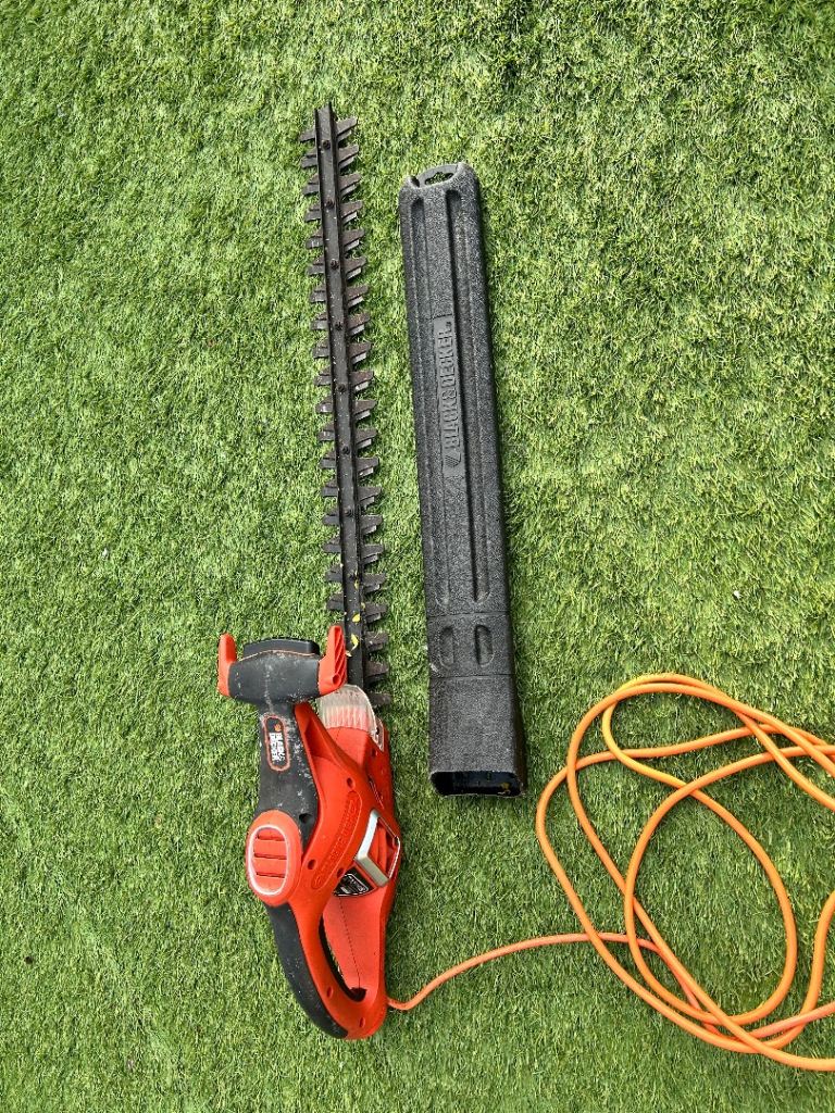 Black & Decker Corded Hedge Trimmer with Cover