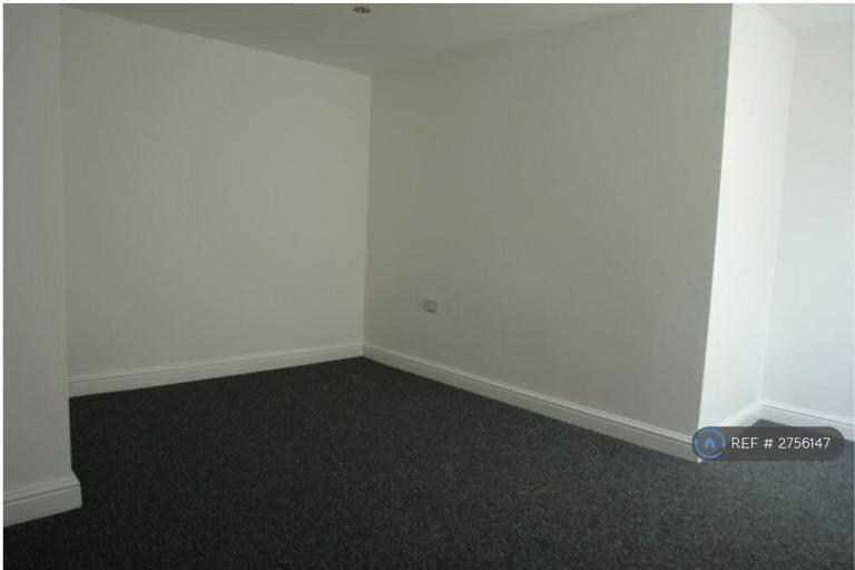 1 bedroom flat in Middleton Road, Royton, Oldham, OL2 (1 bed) (#2756147)