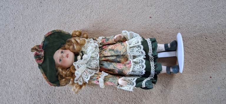 Leonardo collection porcelain doll Lanana 