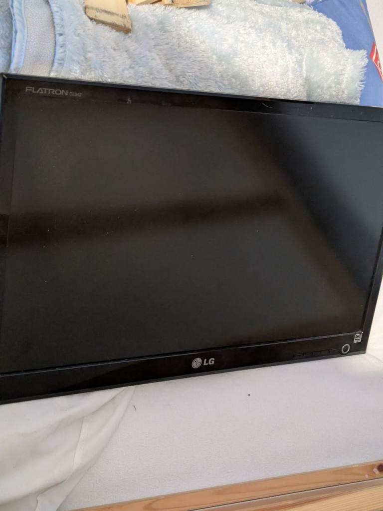 LG Flatron Monitor – Spares or Replacement Setup