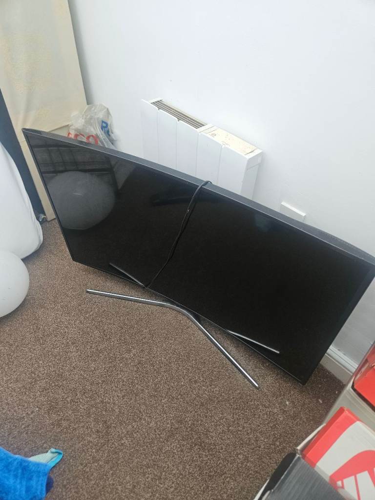 Samsung 55" smart tv with remote | spares and repairs.