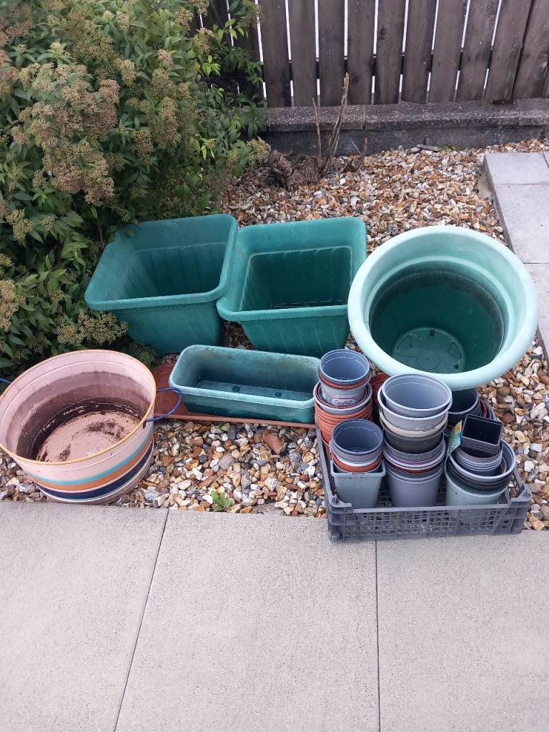 Selection of Garden Pots and Planters – Various Sizes