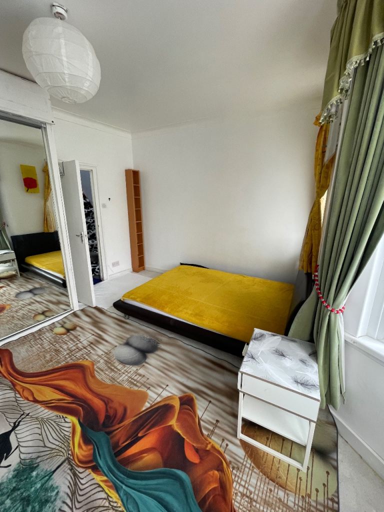 Very clean and massive Double Room in Manor Park