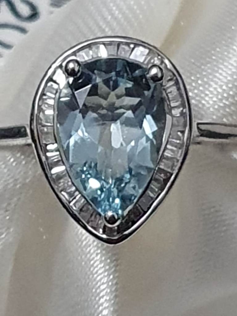9ct White Gold Size R Pear Cut 9x6 Aquamarine 34 Baguette Diamond New 