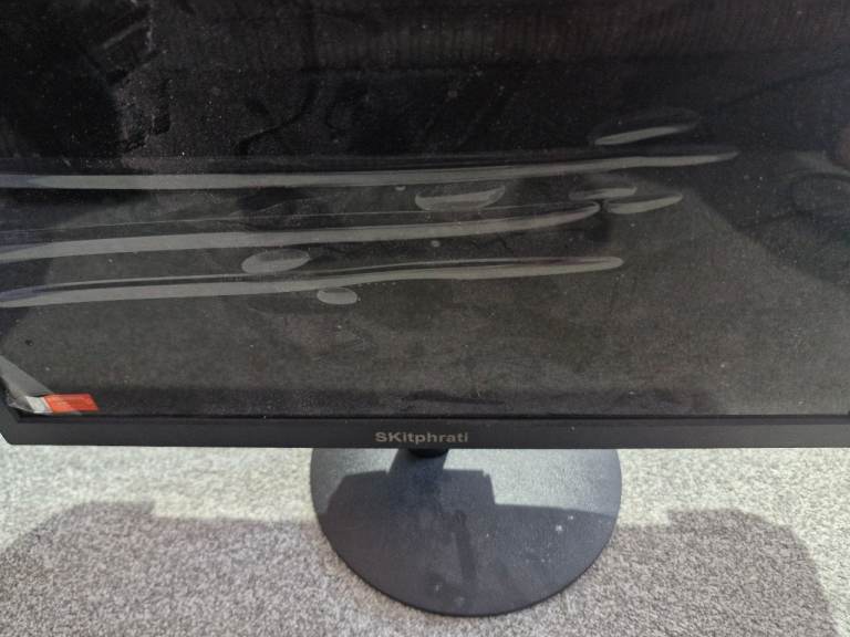 Skiphrati Monitor with Stand – Black, Good Condition