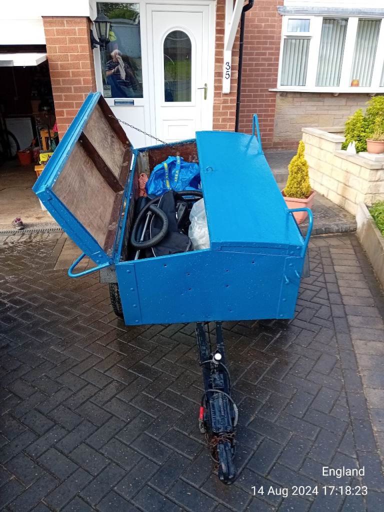 BOX TRAILER