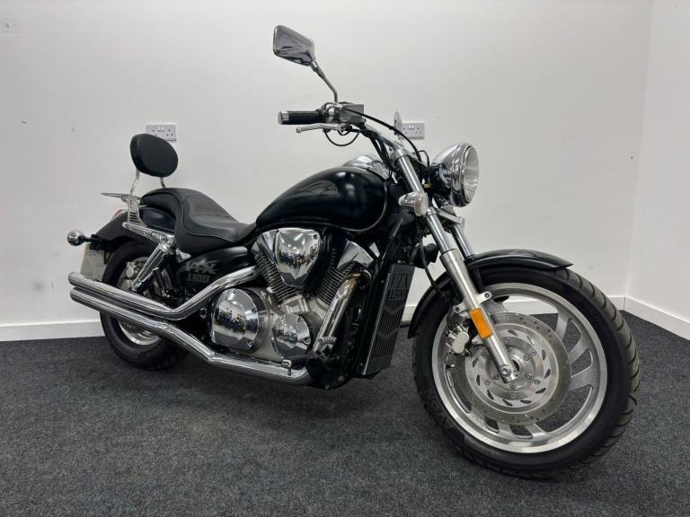 HONDA VTX1300 ** LOW MILEAGE - 12 MONTHS MOT - VANCE AND HINES **