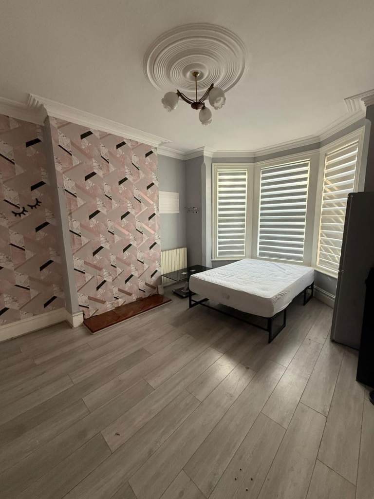 💜 Large Double Room | Higham Road N17 6NF | Near Bruce Grove Station 🏡