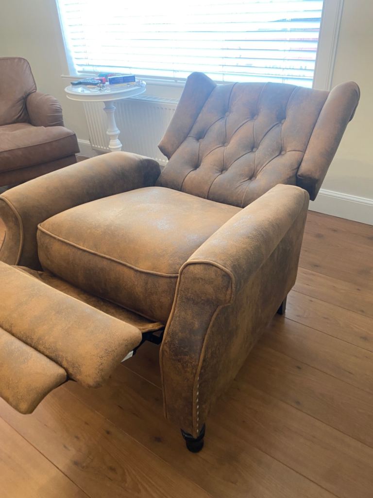 Manual recliner chair 